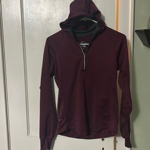 Woman’s running athletic pullover hoodie NIKE dri-fit size small sz S maroon